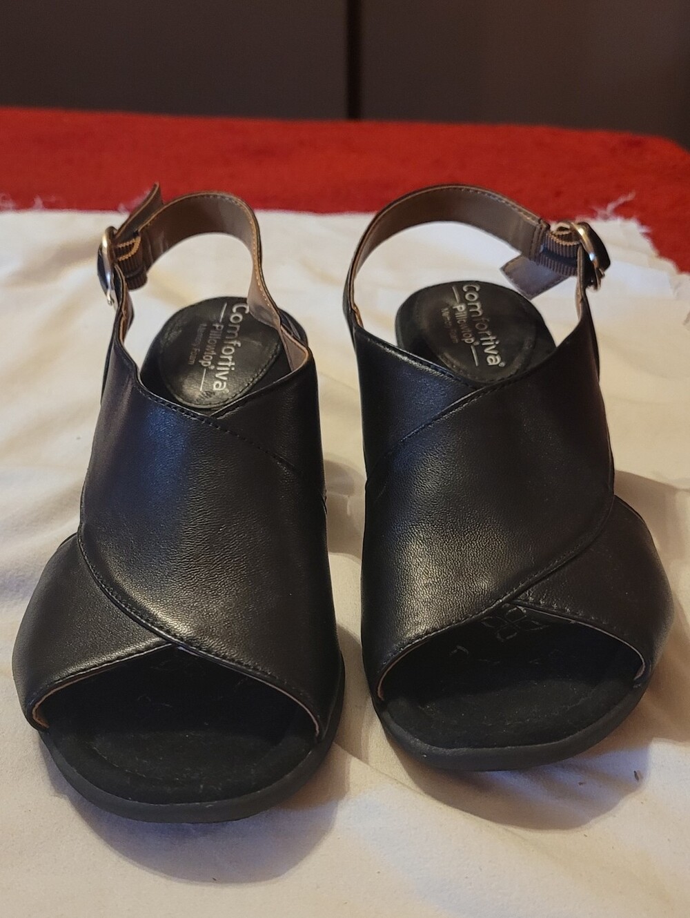 Comfortiva black leather sandals with silver buckle size 8 1/2